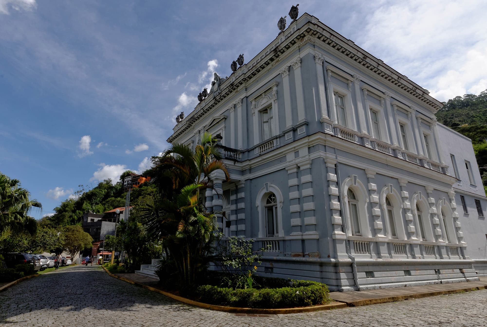Foto do prédio histórico do Instituto de Saúde de Nova Friburgo — UFF